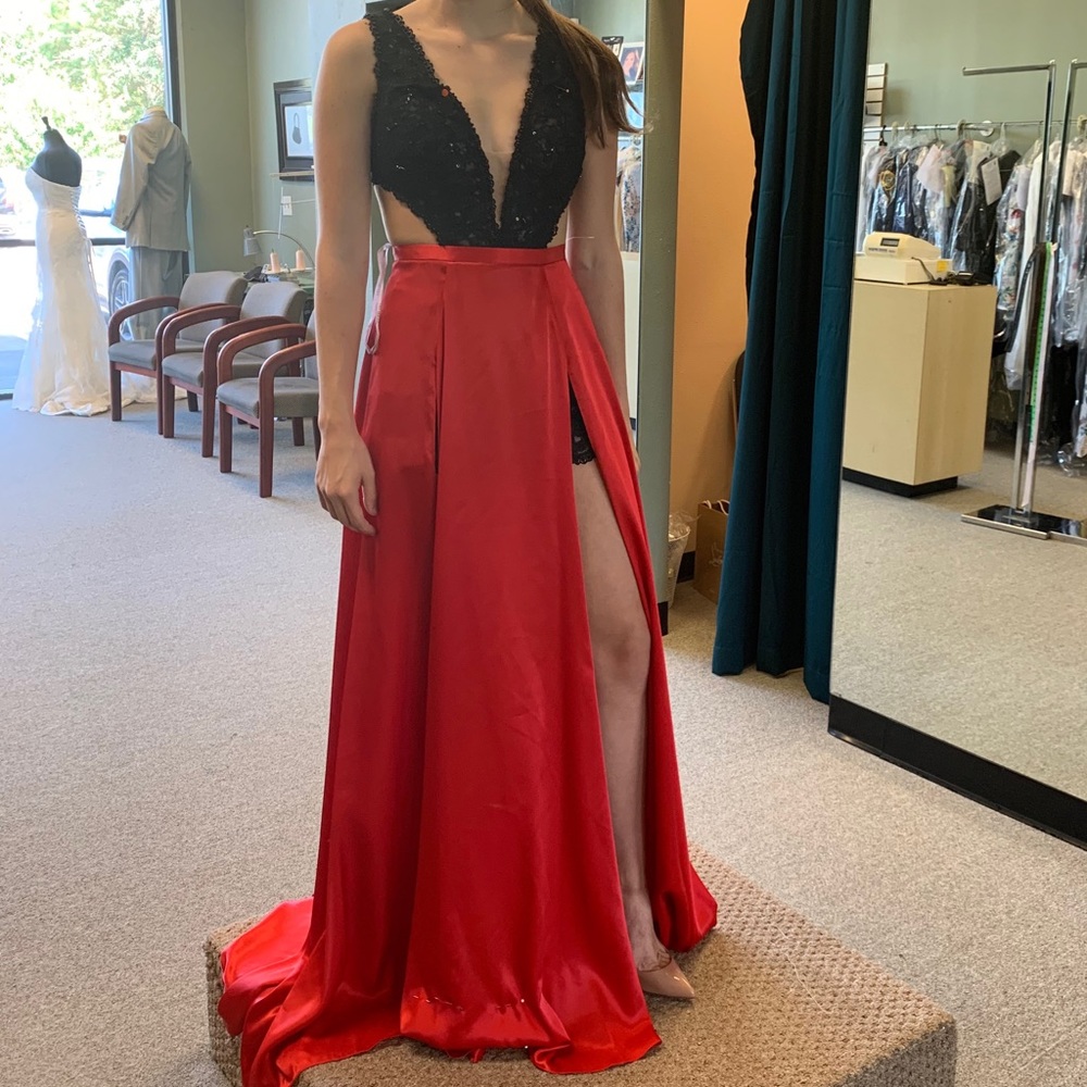 Prom / Homecoming Sherri Hill 2 Piece gown